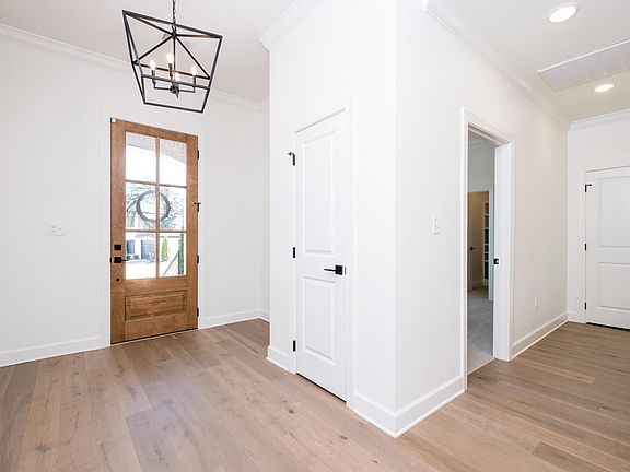 4th image of 27 Corlay Dr