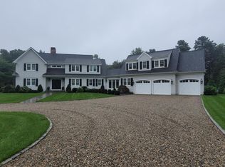 1045 Old Post Rd, Cotuit, MA 02635