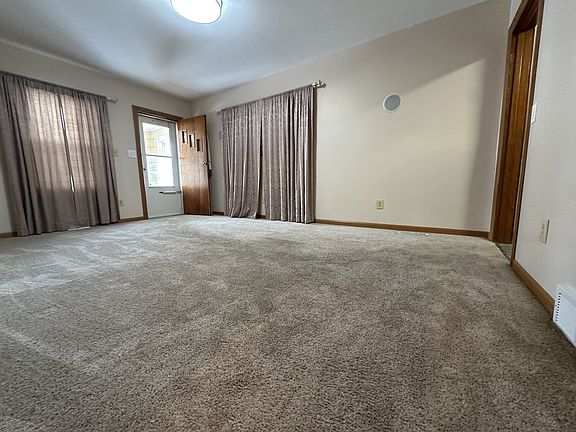 4th image of 3137 Telegraph Rd