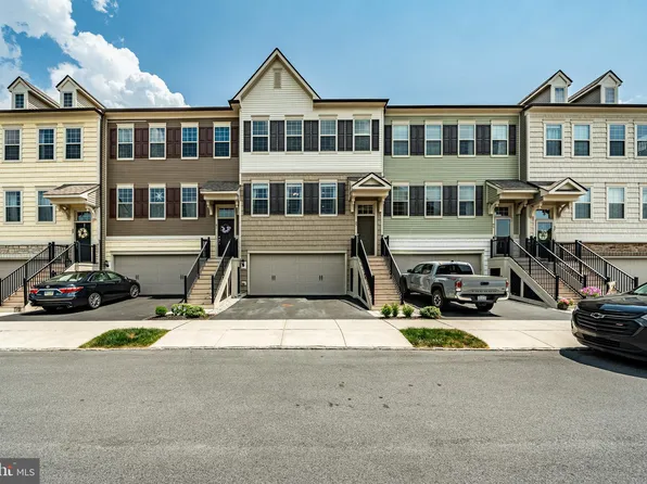 93 Locks Farm Ln, Downingtown, PA 19335