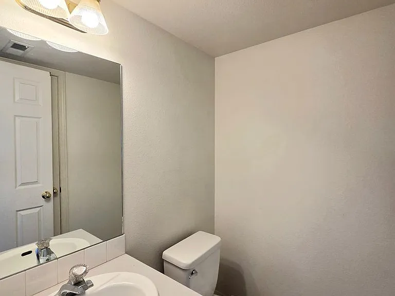 1407 Maple St — Photo 11