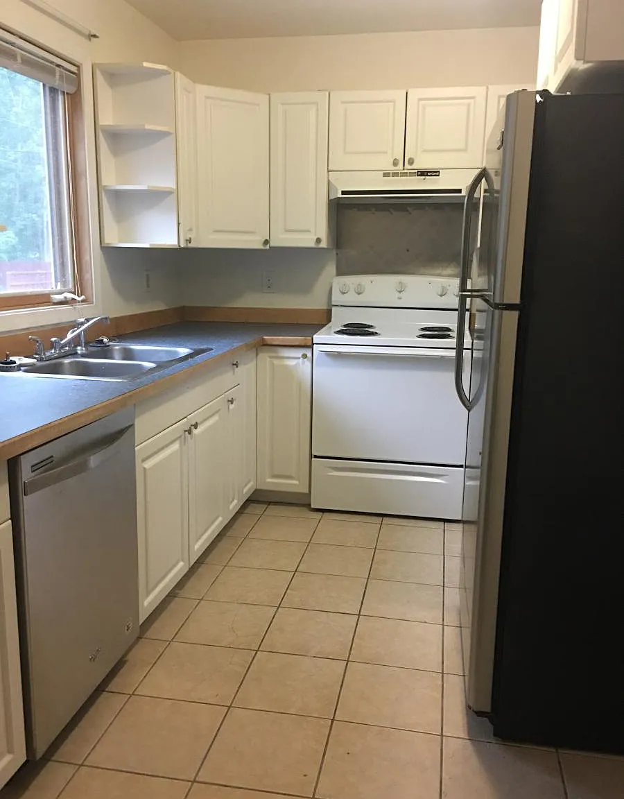 2 bed, 1000 sqft, $1,350 — Photo 2