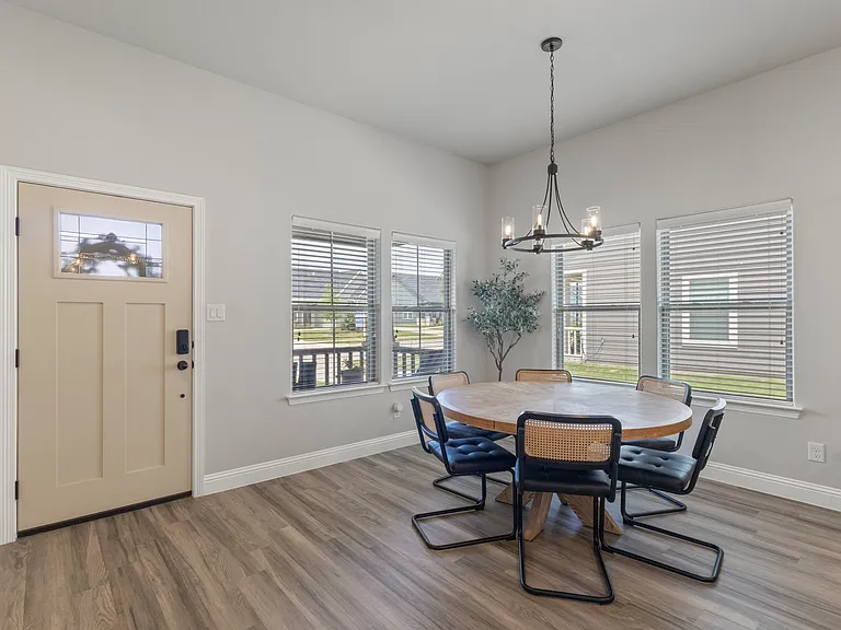 616 Charlotte Ln — Photo 22