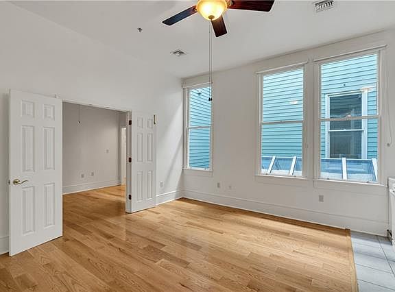 3rd image of 237 Dauphine St Unit 2