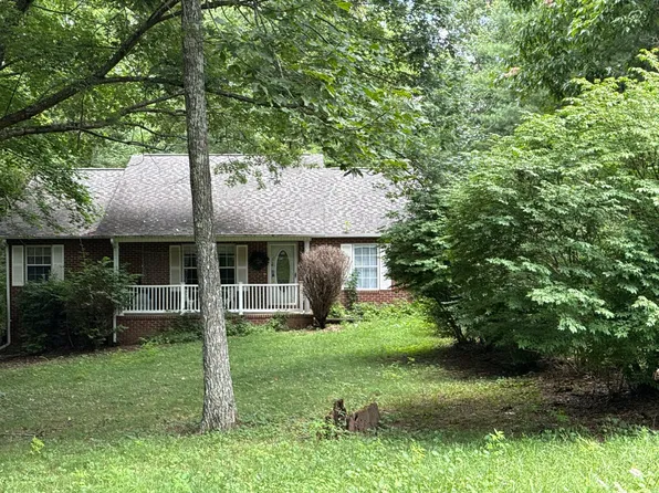 2005 Wichita Dr, Crossville, TN 38572