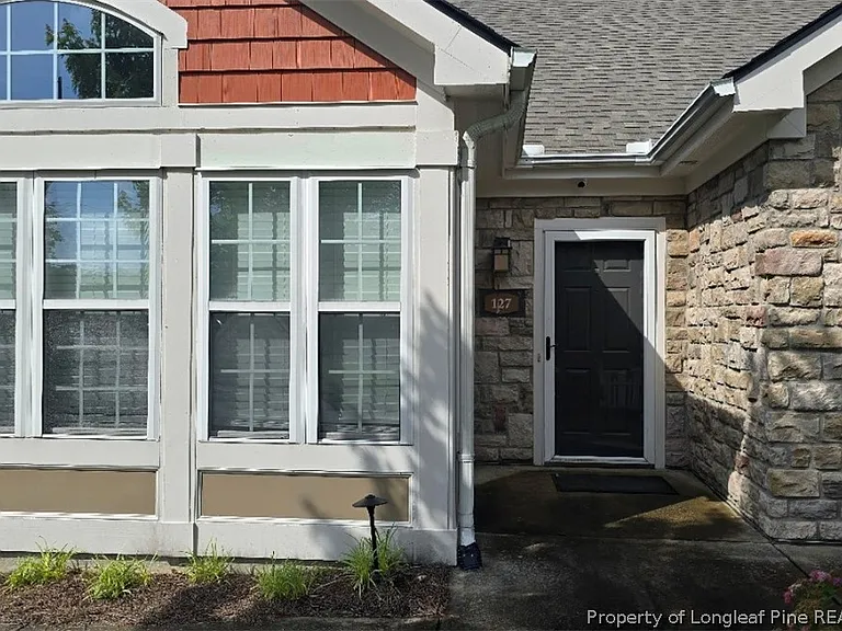 127 Nandina Ct — Photo 5