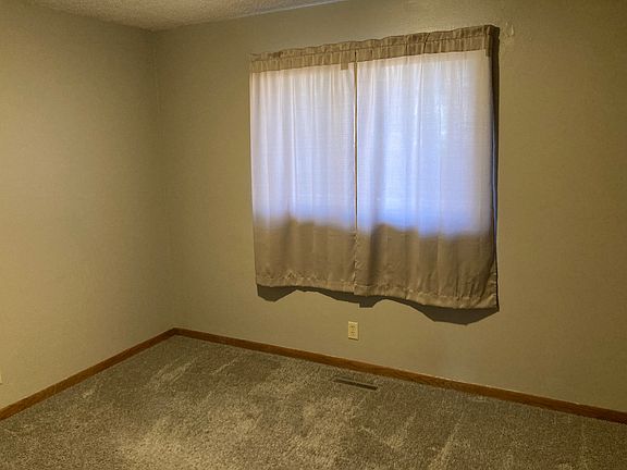 5th image of 1241 Fairlane Ave
