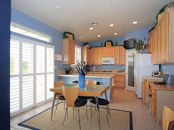 Eat In Kitchen