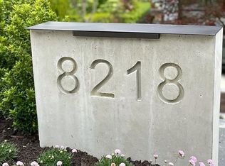 8218 Avalon Dr, Mercer Island, WA 98040