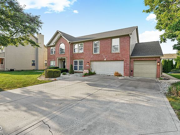 3rd image of 8336 Hunters Meadow Ct