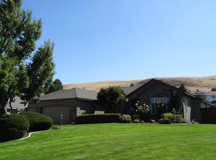 2919 W 43rd Ct, Kennewick, WA 99337