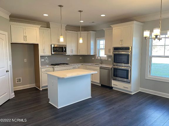 3rd image of 923 Arbor Rose Dr