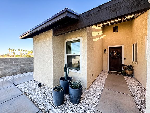 3rd image of 1658 W Las Lomas St