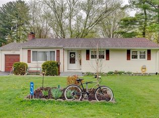 5 Hickory Ln, Bloomfield, CT 06002
