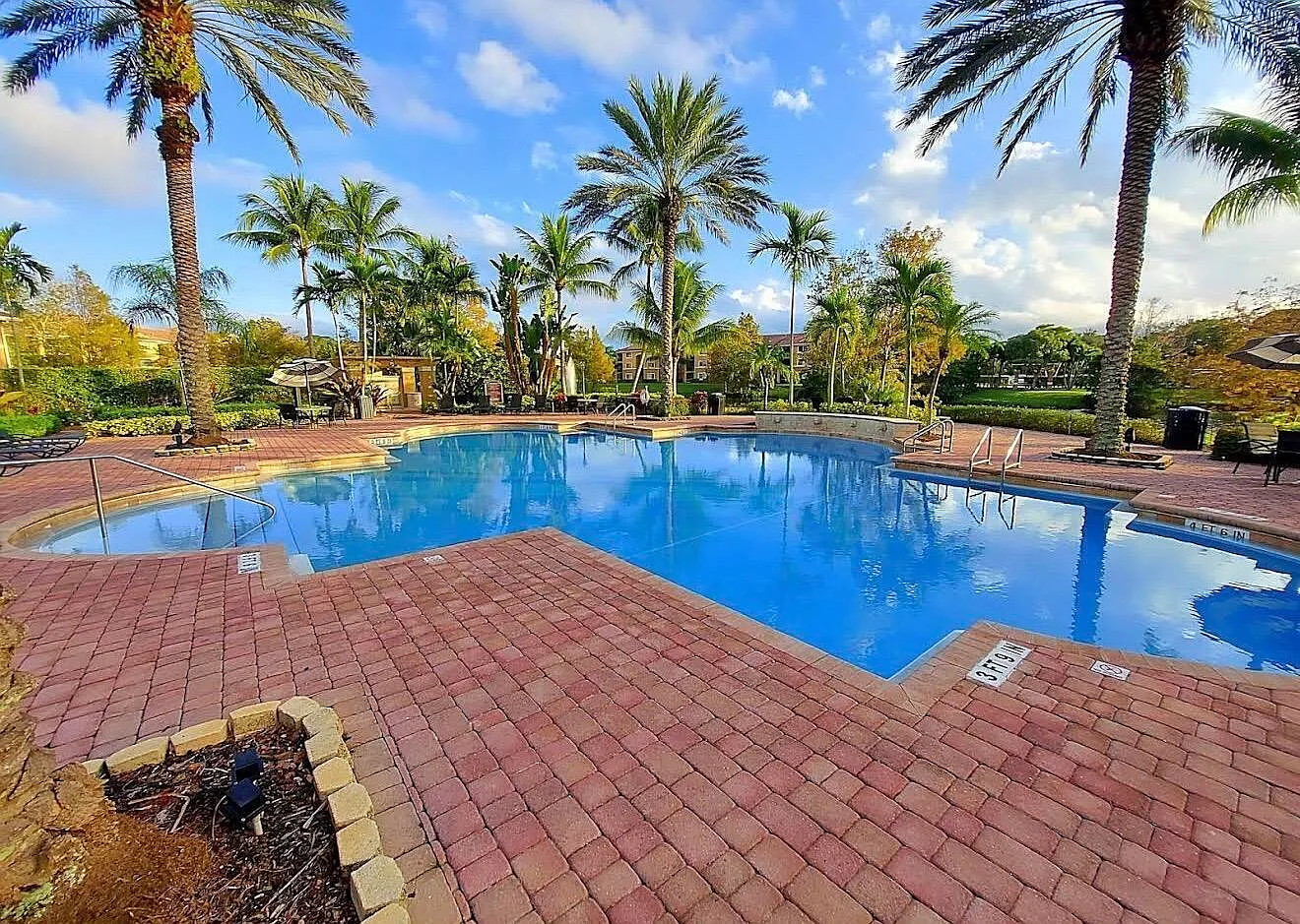 3 bed, 2.0 bath, 1065 sqft, $2,295 — Photo 1