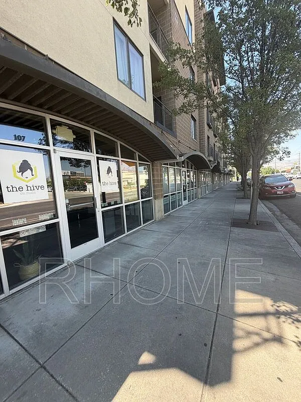 3 bed, 2.0 bath, 1150 sqft, $1,799 — Photo 2