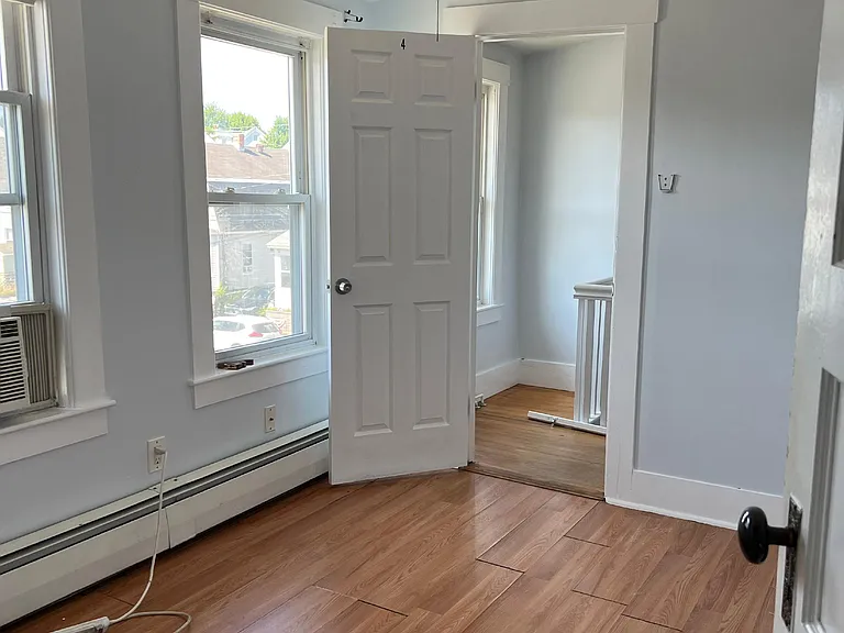 255 White St — Photo 8