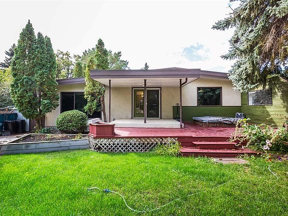 5th image of 317 SW Laval Blvd W