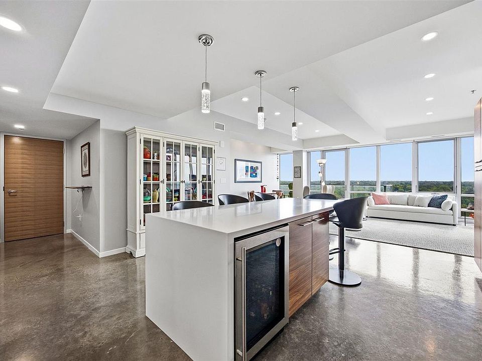 1st image of 404 E College St #1404