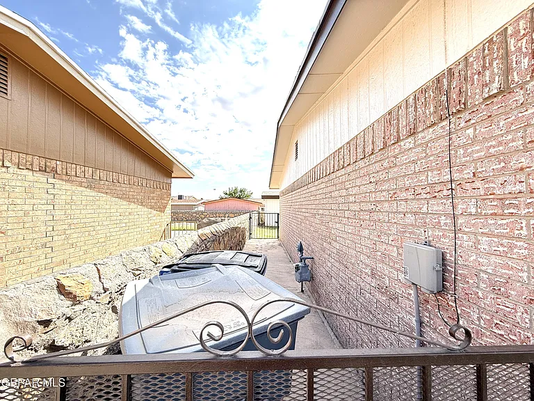 9321 Sorbonne Dr — Photo 42