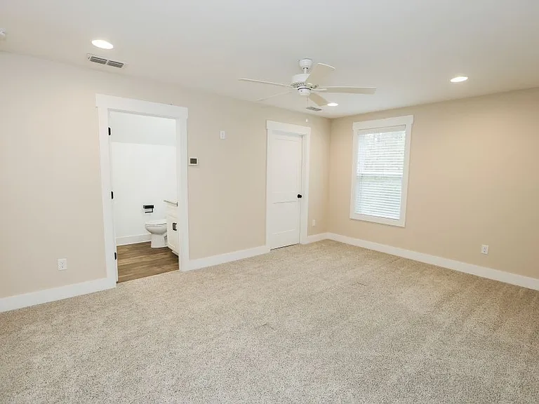 204 Blackberry Ln — Photo 13
