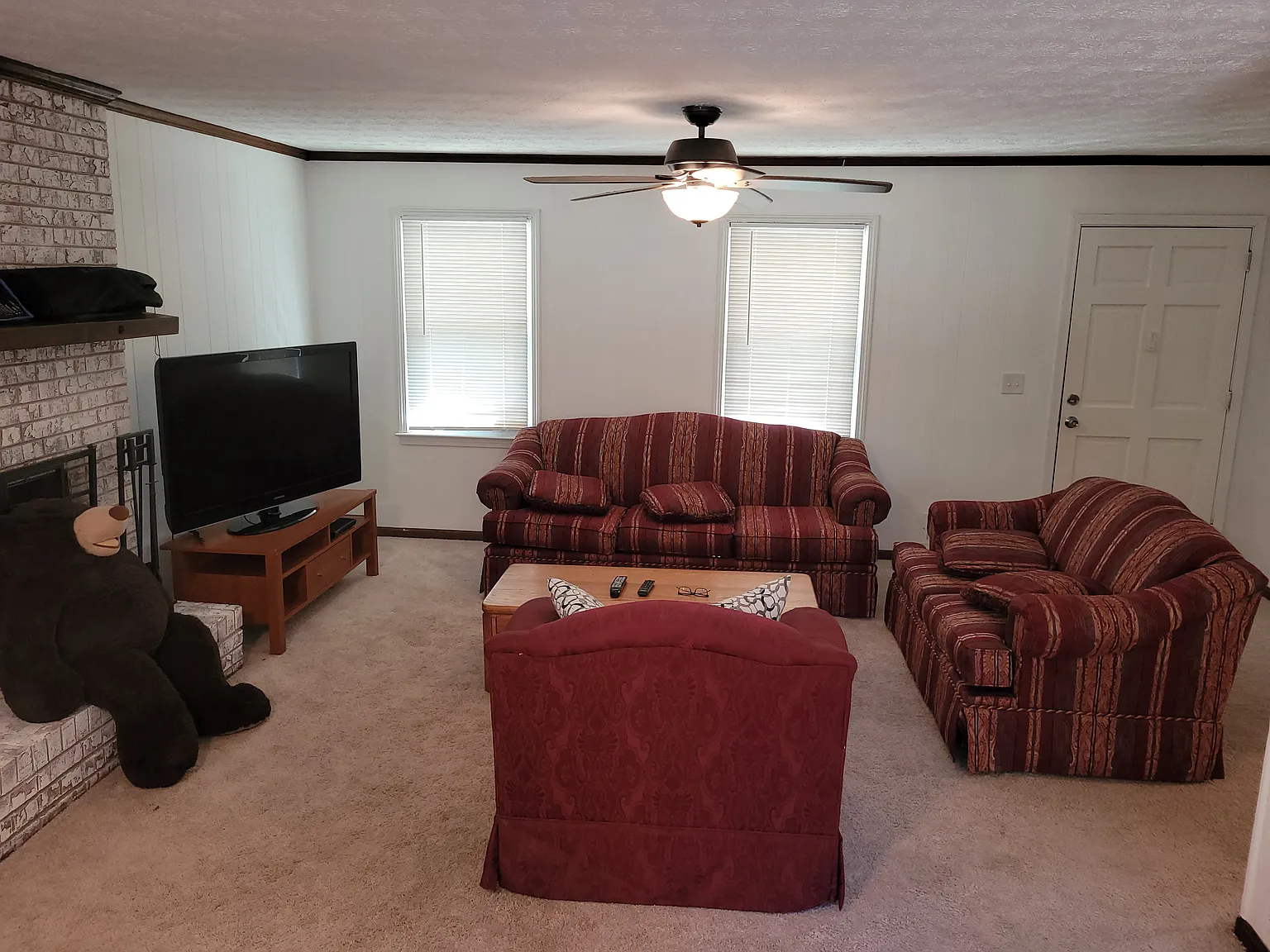 3 bed, 1208 sqft, $2,600 — Photo 1