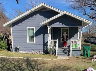 810 S Van Buren St, Mc Gregor, TX 76657