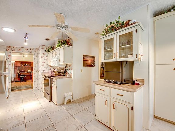 5th image of 4899 Mullette Ln