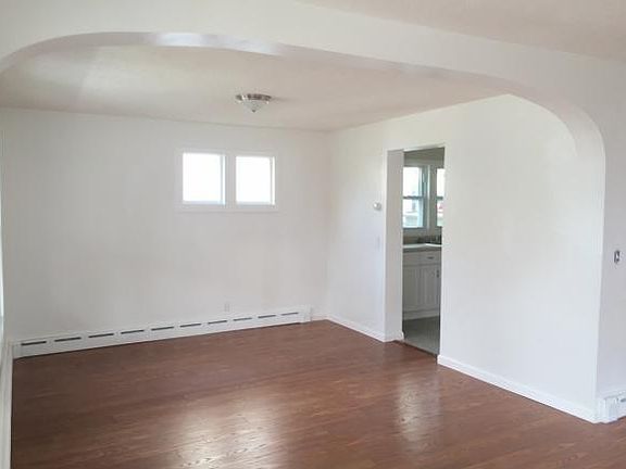 4th image of 709 Broad St