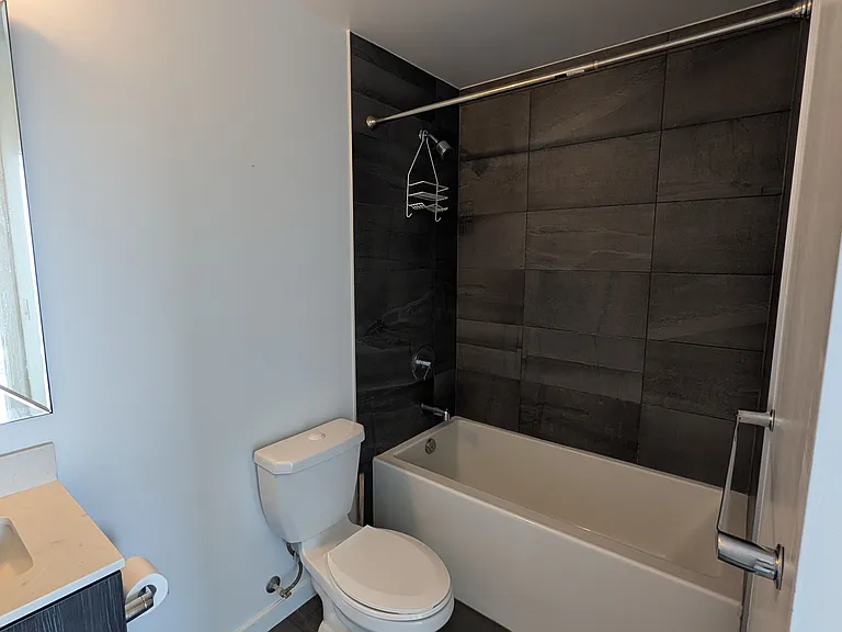 56 Manor Rd E #1711 — Photo 16
