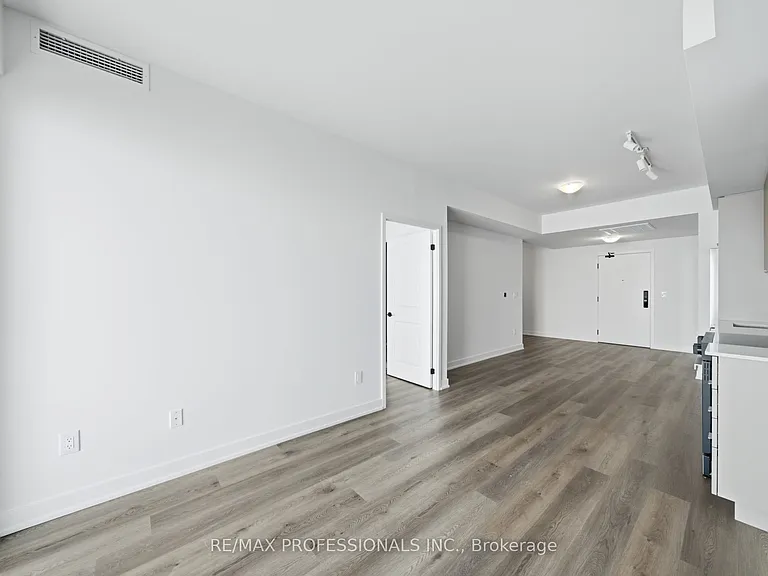 2075 Lakeshore Rd #2404 — Photo 10