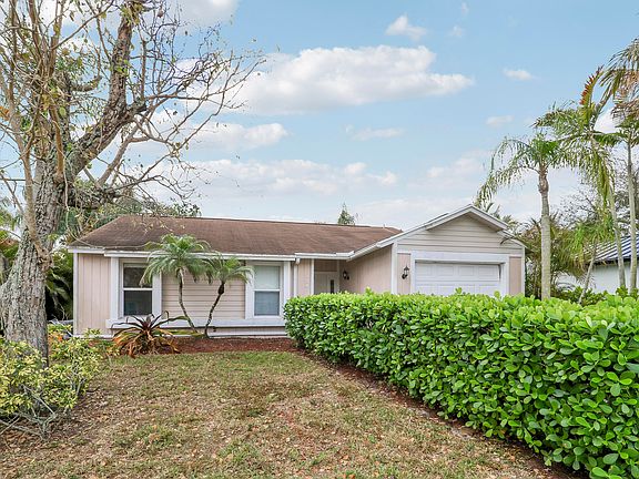 2nd image of 124 Rosewood Circle