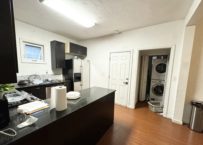 4 bed, 1.5 bath, 1000 sqft, $4,875 — Photo 1