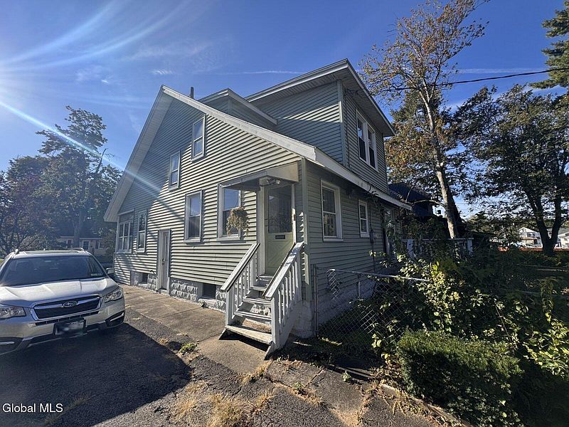 3rd image of 13 Corlaer Avenue