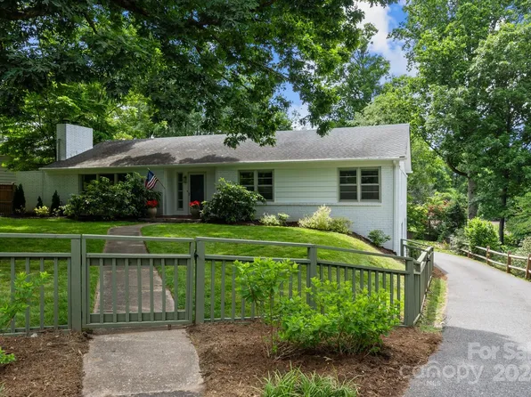 15 Red Oak Rd, Asheville, NC 28804