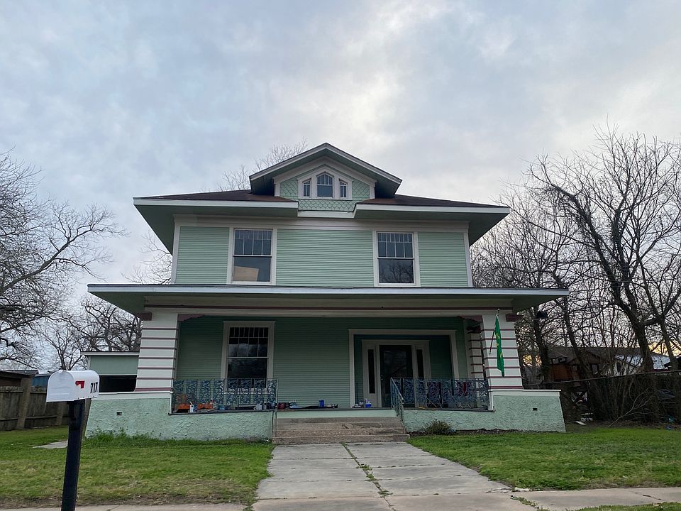 1st image of 717 N College St