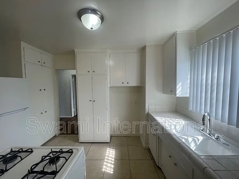 1303 W 107th St — Photo 14