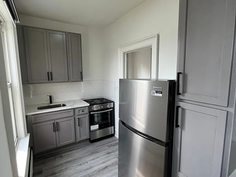 26 Irving Pl — Photo 3