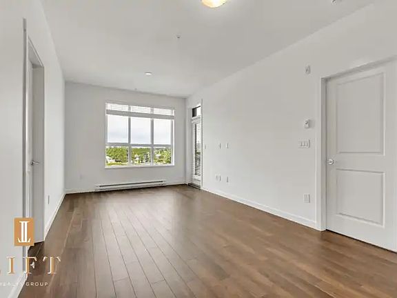 4th image of 15733 85th Ave #1A