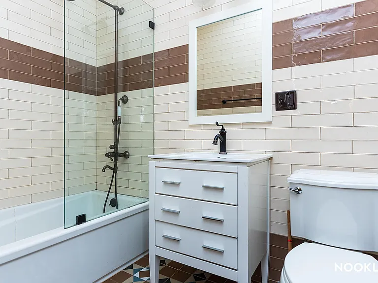 140 Stanhope St #3R — Photo 2