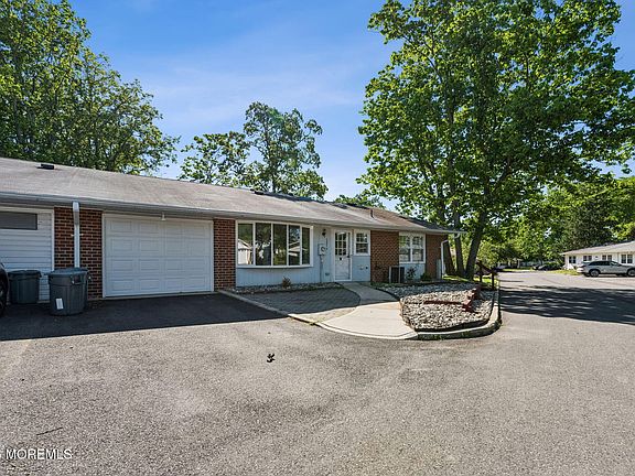 2nd image of 1261A Argyll Circle
