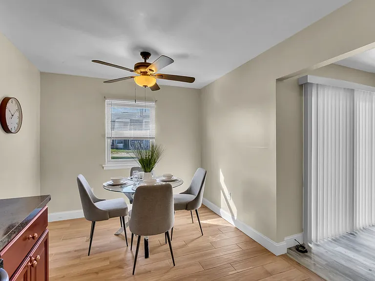 Chateau Apartments — Photo 31
