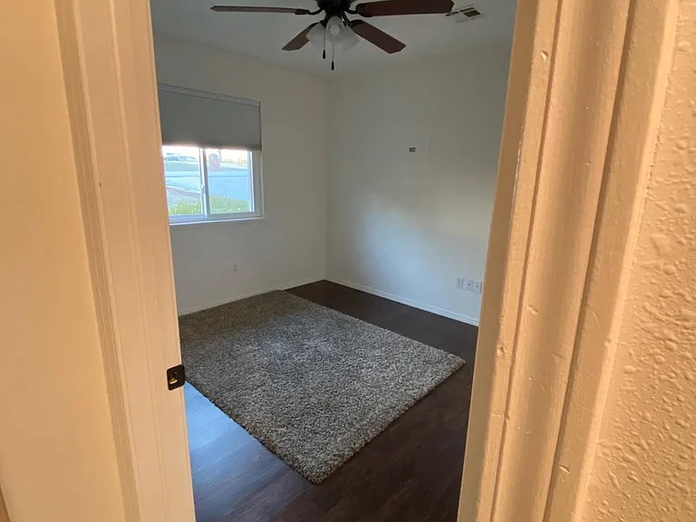Bedroom 2 11' 4" x 9' 10"
