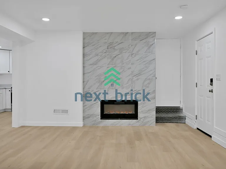 3701 NE 75th St — Photo 3