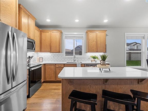 3rd image of 8412 Fernow St
