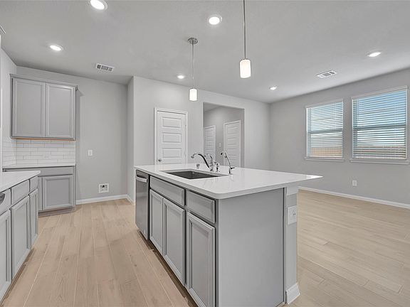 4th image of 420 Sunrise Rnch