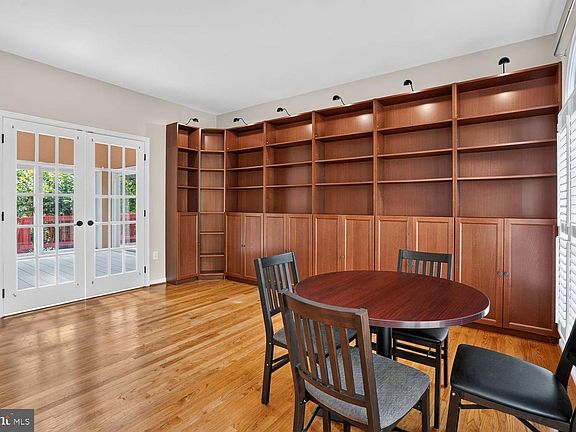 3rd image of 9105 Oak Chase Ct