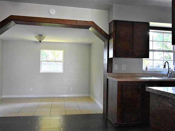 3rd image of 3863 Tomlin Dr