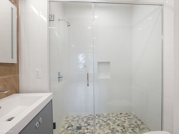4th image of 190 Wyckoff Ave APT 2L