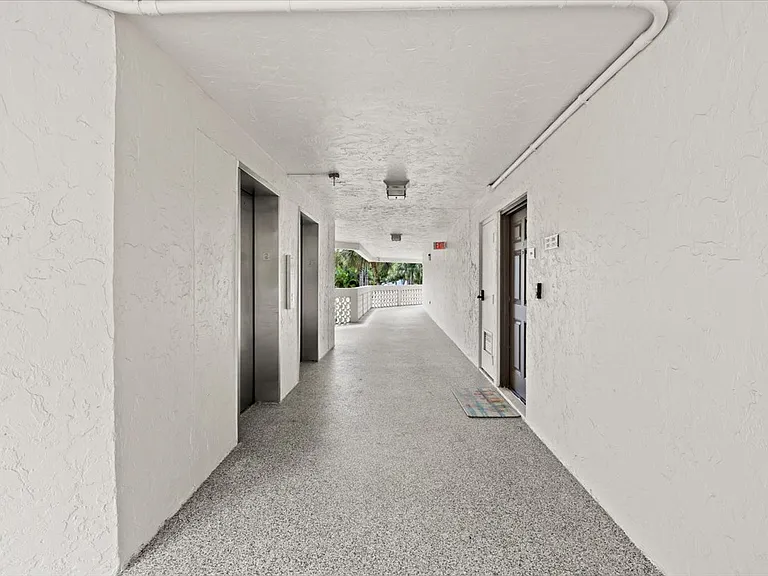 800 Jeffery St — Photo 45